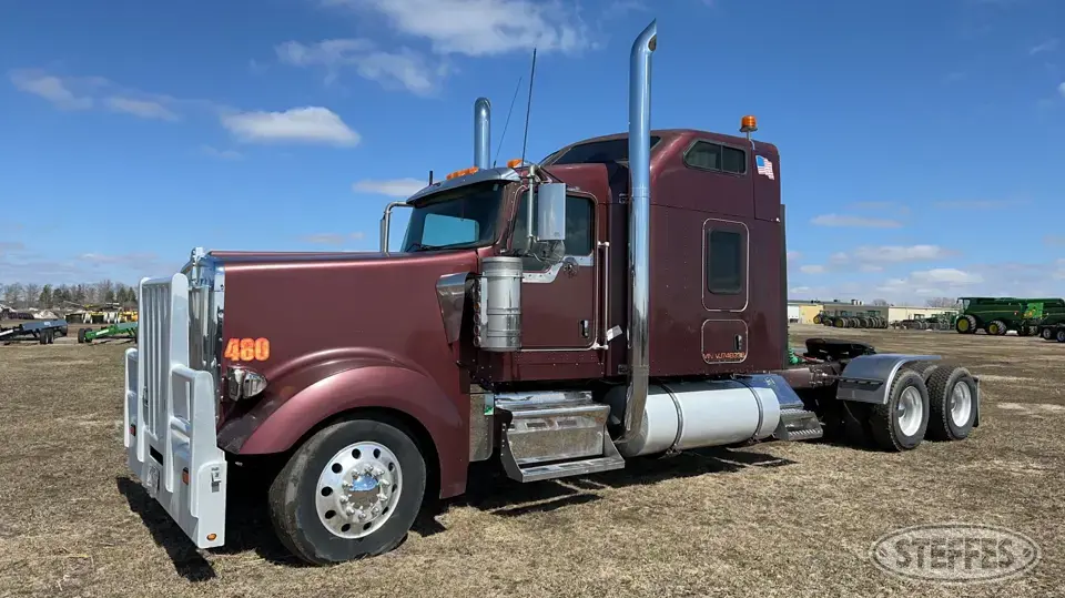 1997 Kenworth W900L Conventional Truck with Sleeper