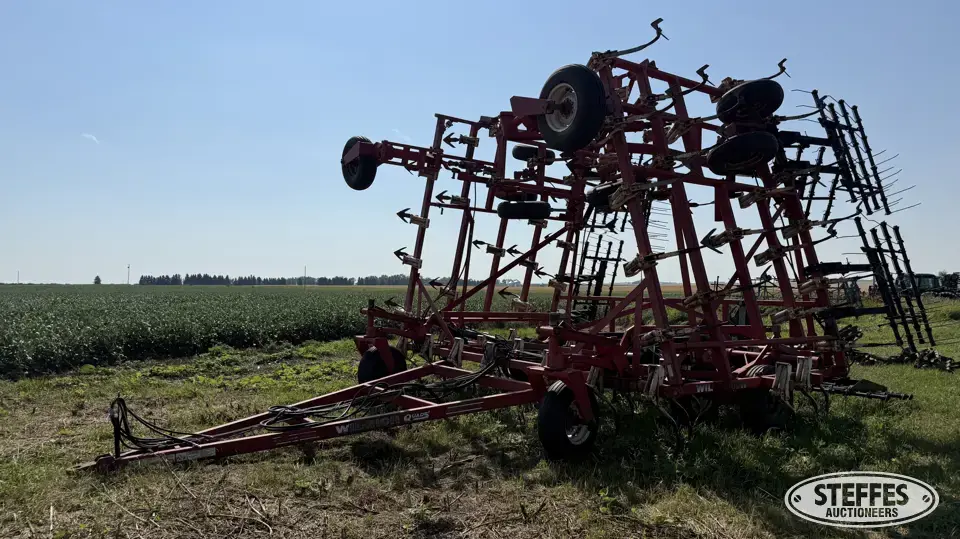 Wil-Rich Quad 5 Field Cultivator