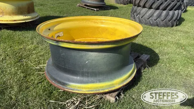 Ag equipment wheel