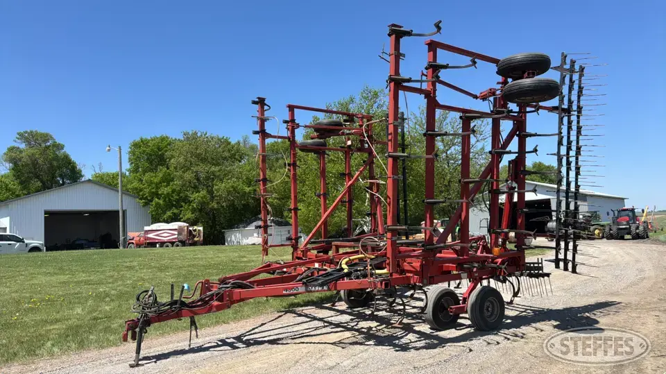 Case IH 4300 Field Cultivator