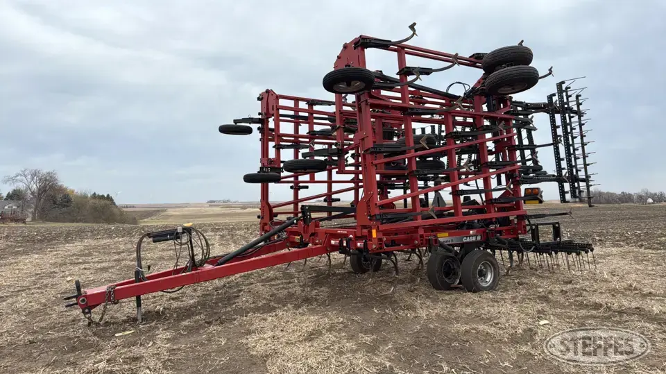 Case IH Tiger-Mate II Field Cultivator