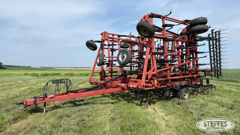 2005 Case IH Tigermate II Field Cultivator