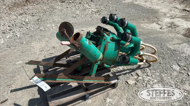 Houle tool bar distributor