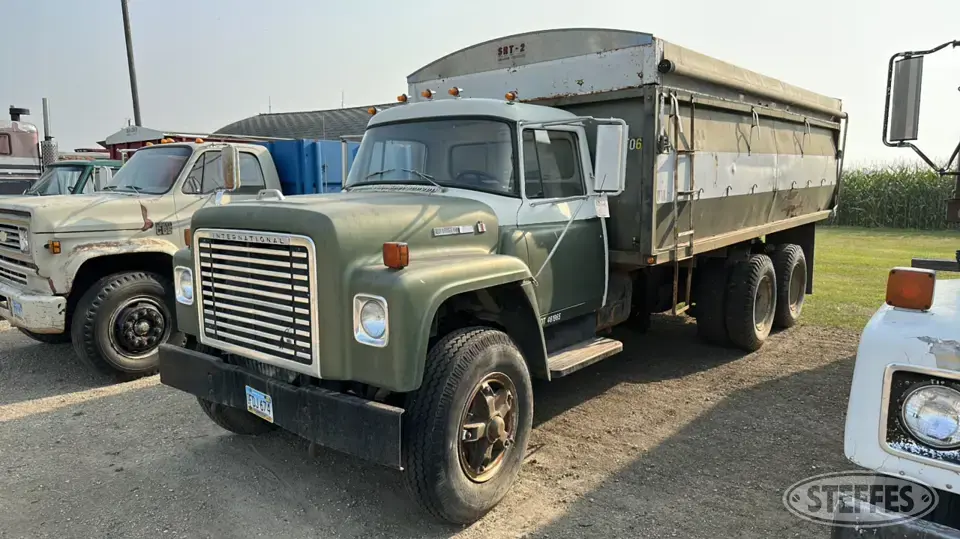 1974 International Loadstar 1800 Tandem Boxed Truck