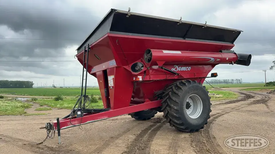 Demco 1050 Grain Cart