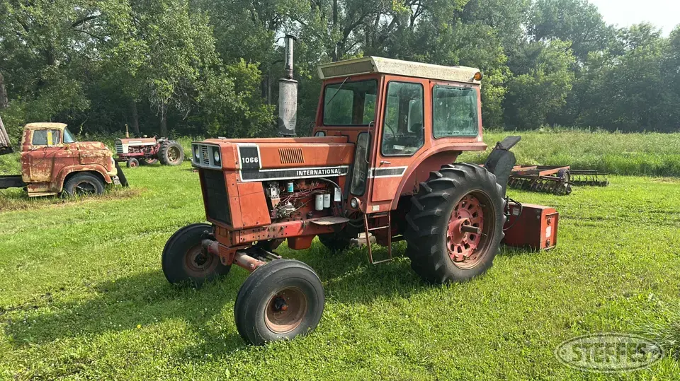 1975 International 1066 2WD Tractor