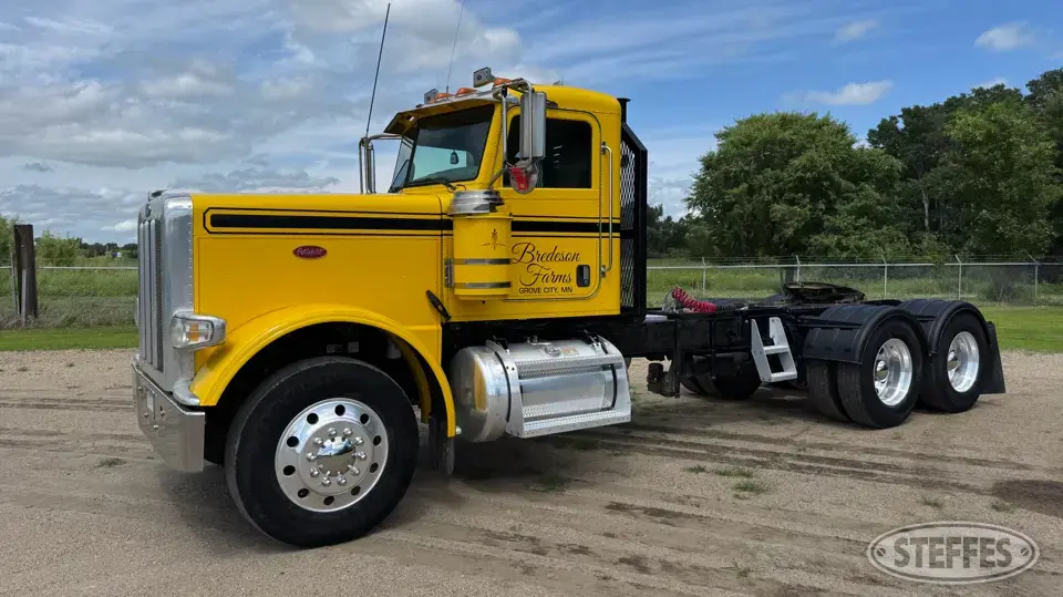 2009 Peterbilt 388 Conventional Truck without Sleeper