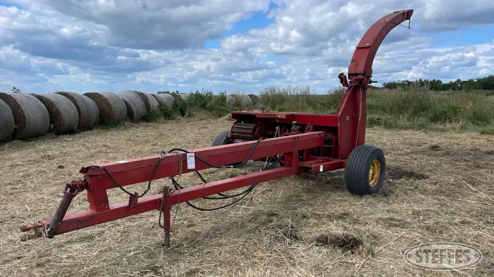 New Holland 892 Pull-Type Harvester