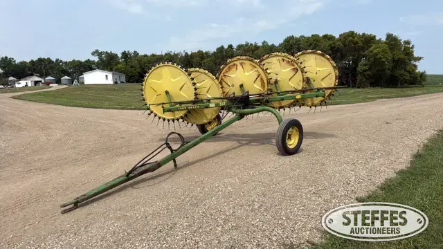 John Deere 567