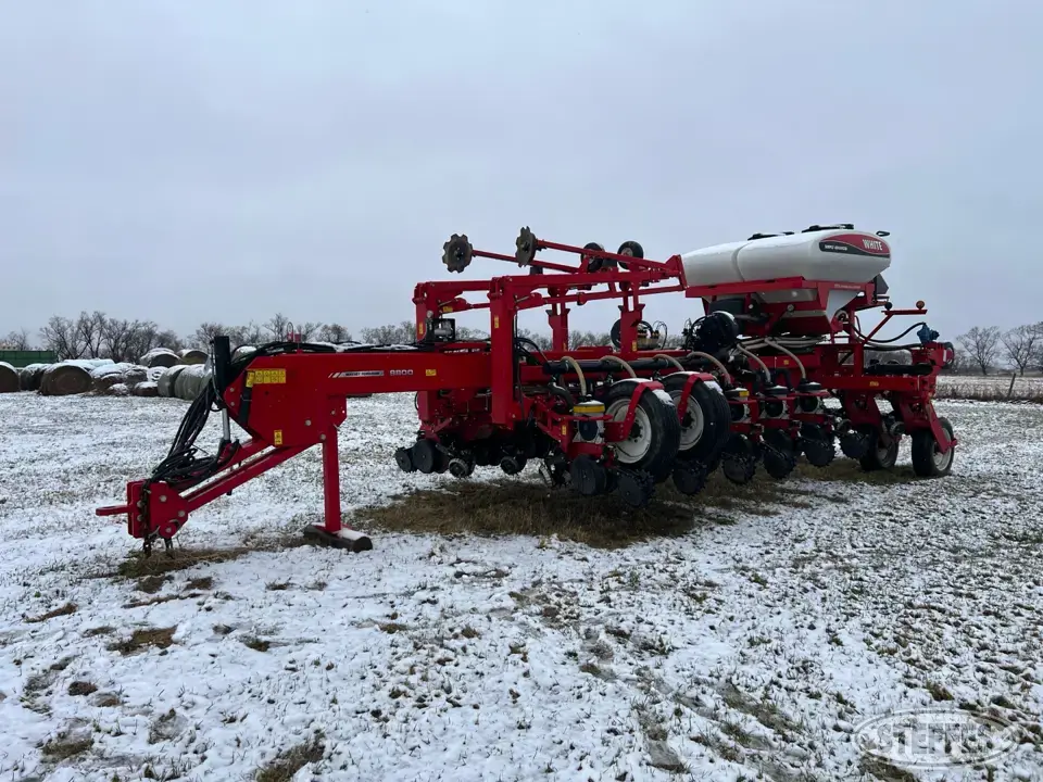 2012 Massey Ferguson 8800 12 or More Row Planter