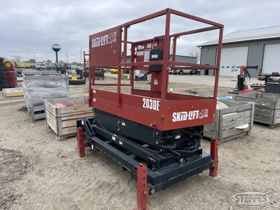 2014 Skid-Lift 2030E Scissor Lift