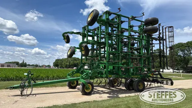 2013 John Deere 2210