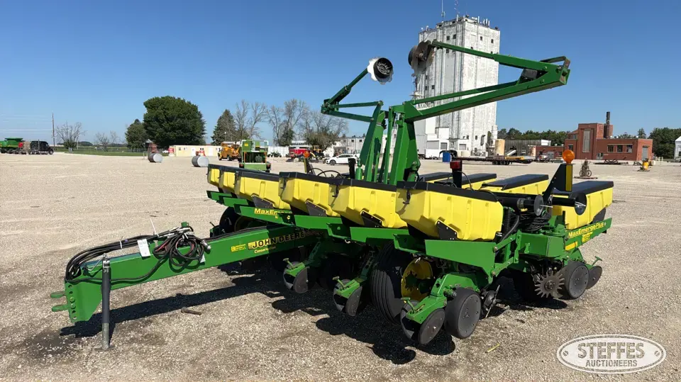 John Deere 1760 Conservation 12 or More Row Planter