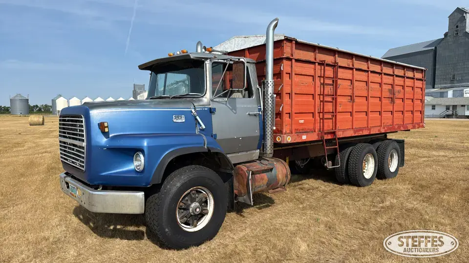1980 Ford 9000 Grain Truck