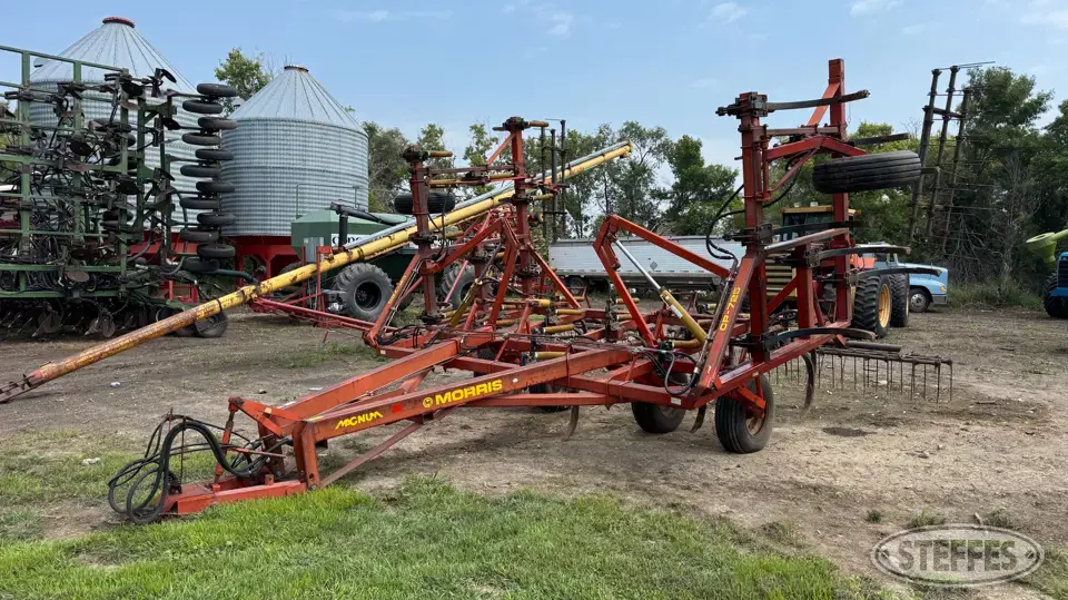 Morris Magnum CP725 Chisel Plow