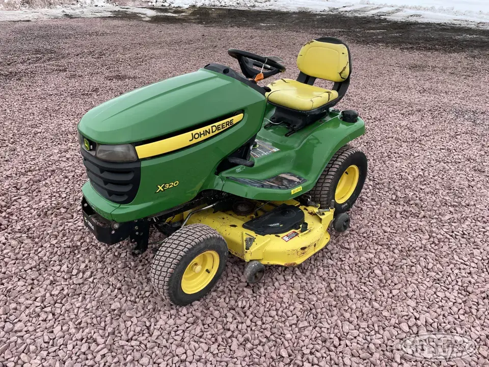 2010 John Deere X320 Lawn Tractor