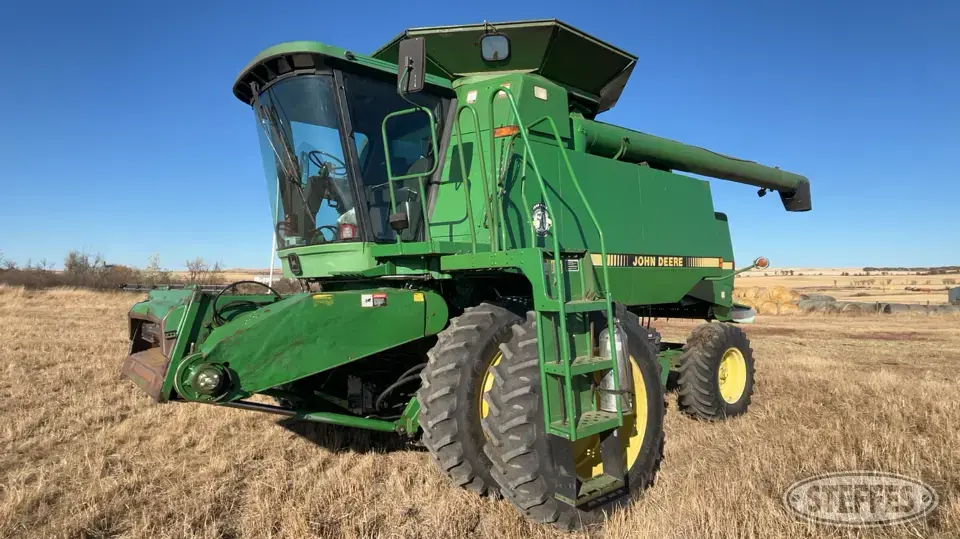 1996 John Deere 9600 Combine