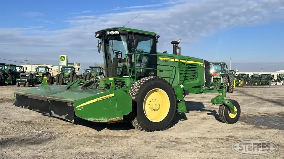 2010 John Deere R450 Self-Propelled Windrower