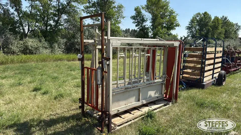 Westguard livestock squeeze chute Livestock Handling
