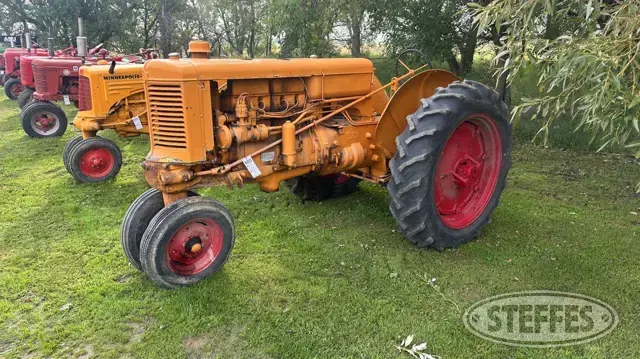 1949 Minneapolis-Moline UTU 100