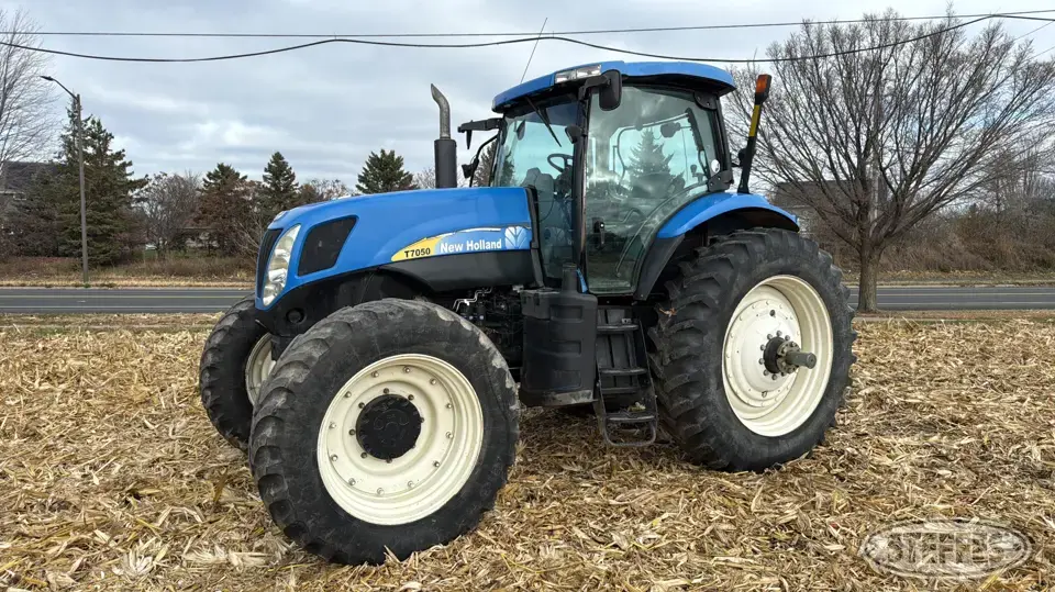2007 New Holland T7050 MFWD Tractor