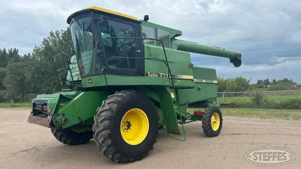 1979 John Deere 7720 Combine