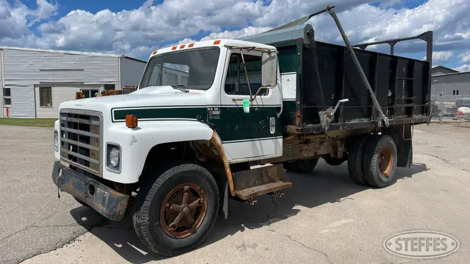 1980 International S1624 Single Axle Boxed Truck