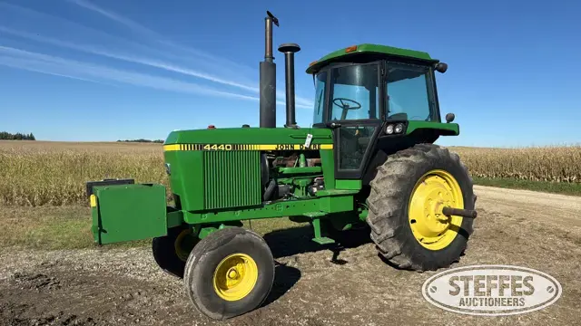 John Deere 4440
