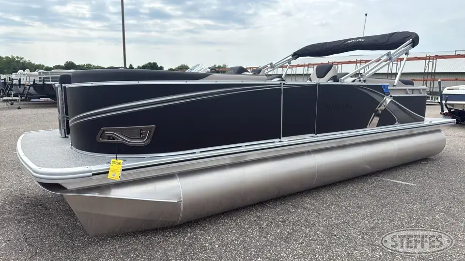 New 2025 Avalon LSZ 2385 Quad Lounge, Co-Pilot Chair, Mercury 115 HP Command Thrust Boat