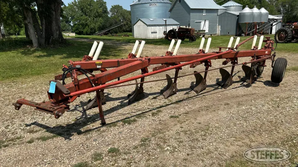 International 720 Plow