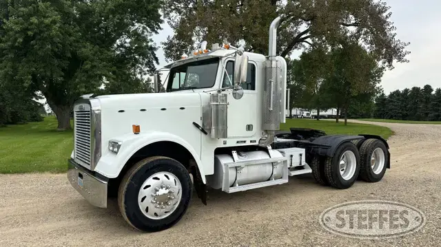 2001 Freightliner FLD120 Classic