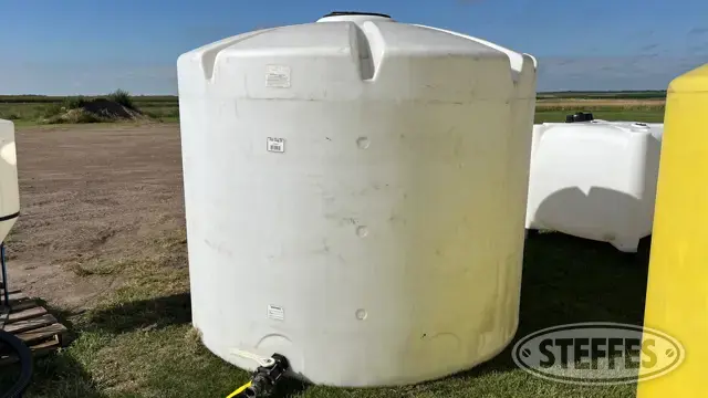2,000 gal. poly tank