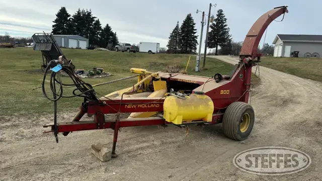 New Holland 900