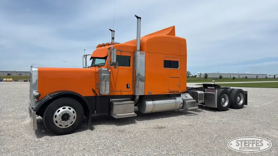 2006 Peterbilt 379 Conventional Truck with Sleeper