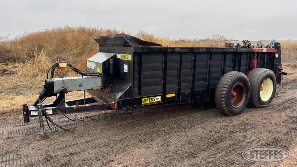 Meyer's 2400 Manure Application Equipment