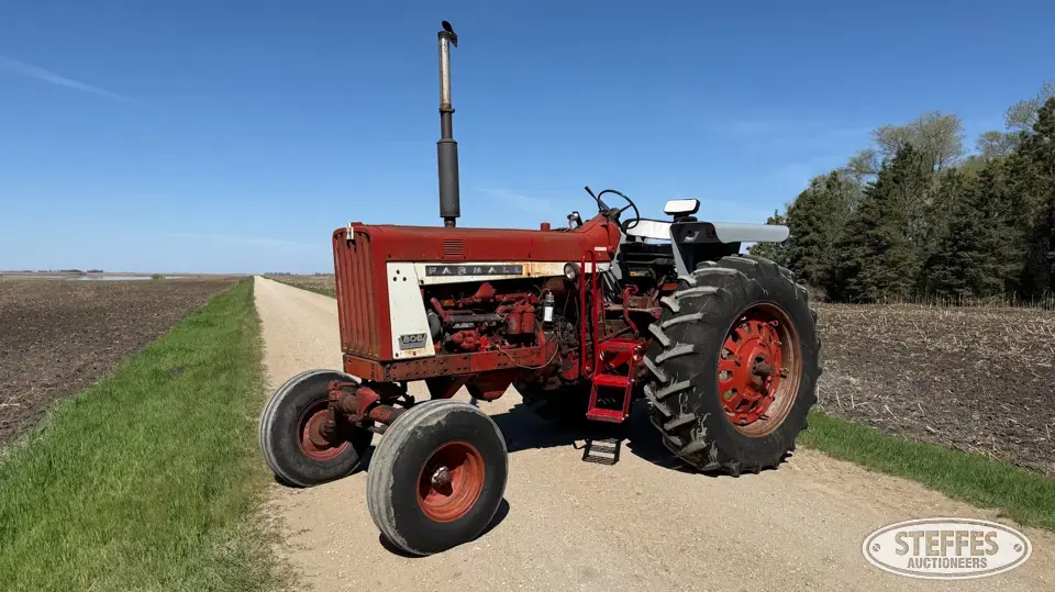 1965 Farmall 806 2WD Tractor