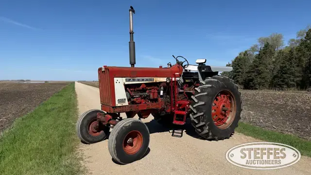 1965 Farmall 806