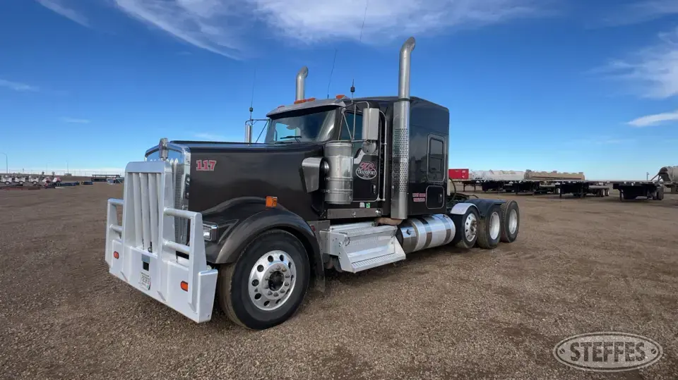 2017 Kenworth W900 Conventional Truck with Sleeper