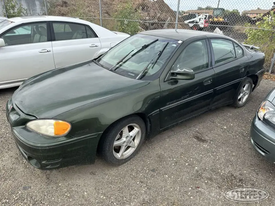 2000 Pontiac Grand Am GT Car
