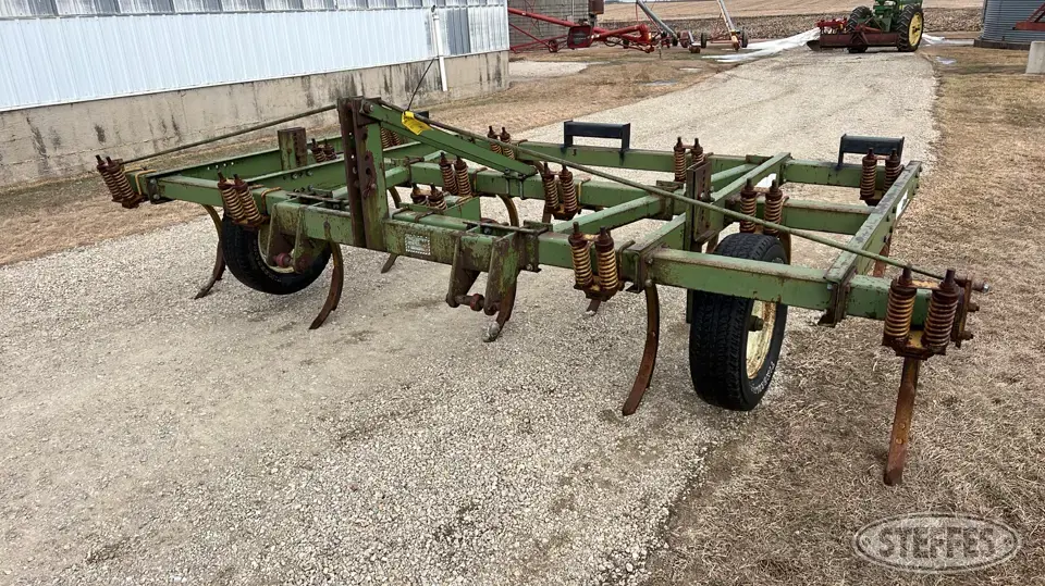 Kewanee chisel plow