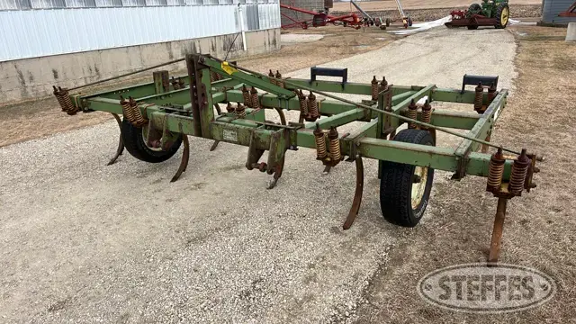 Kewanee chisel plow