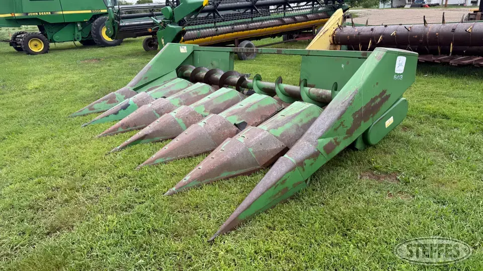 John Deere 643 Corn Head