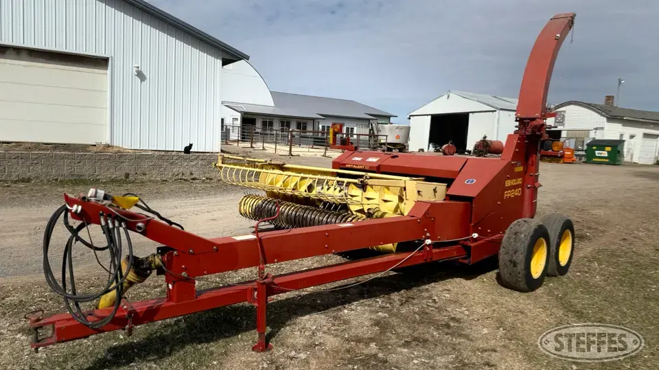 2001 New Holland FP240 Pull-Type Harvester