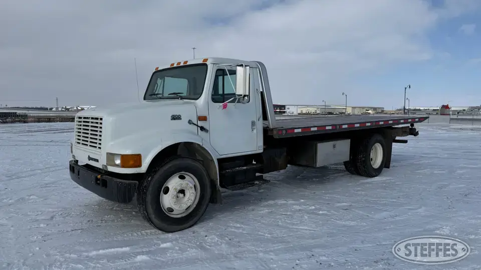 2001 International 4700 Flatbed Truck