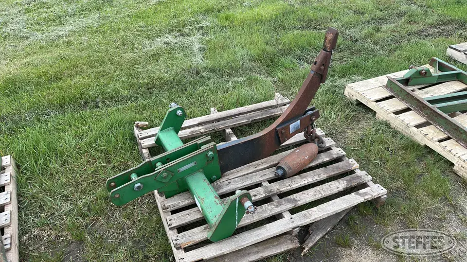 John Deere 22B Ripper