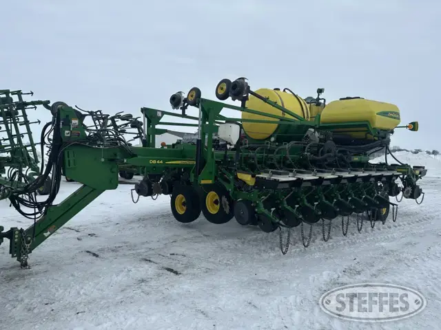 2015 John Deere DB44