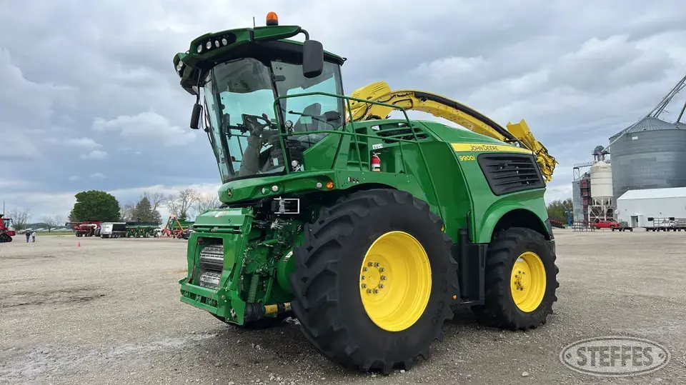 2022 John Deere 9900i Self-Propelled Harvester