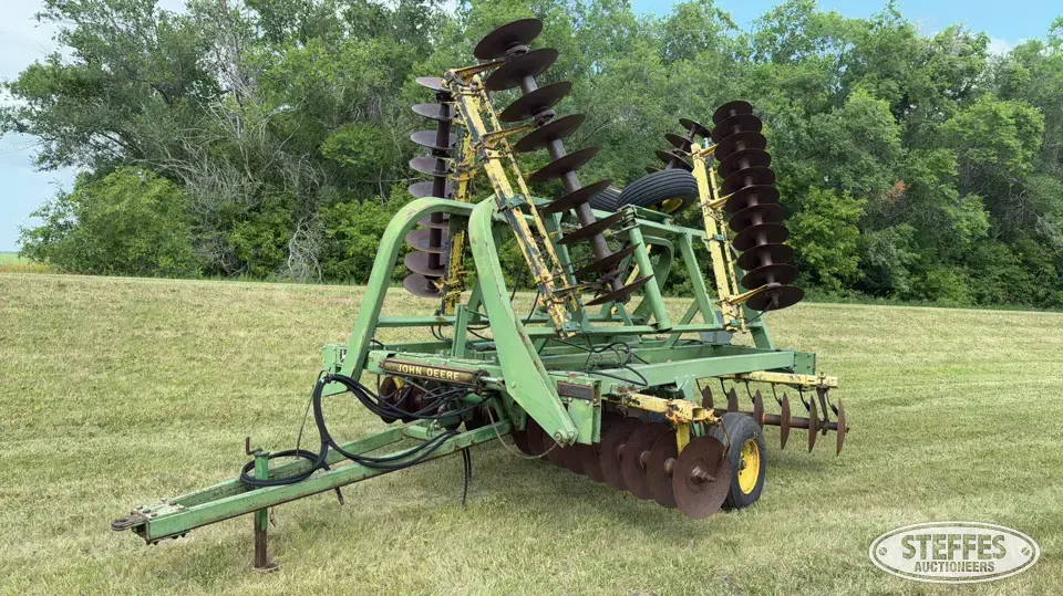 John Deere 230 Disc