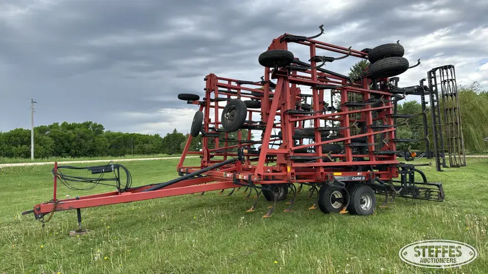 Case IH Tiger-Mate II Field Cultivator