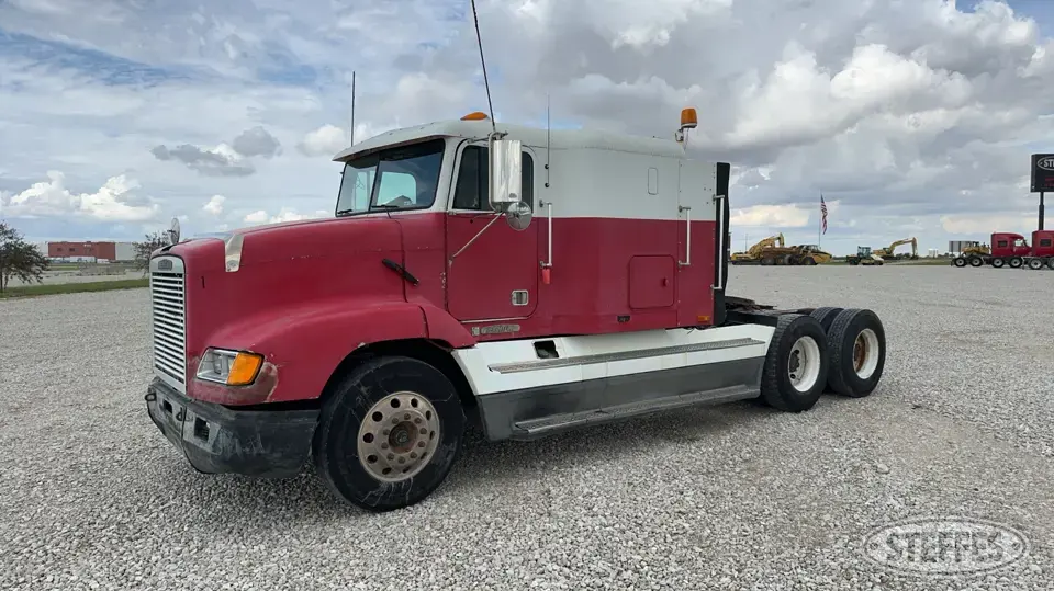 1995 Freightliner FLD112 Conventional Truck with Sleeper